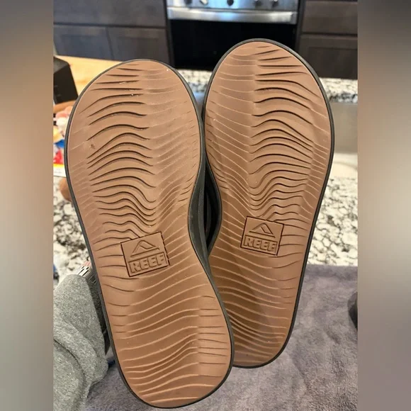 Reef Men's Brown Flip-Flops - Picture 3 of 3